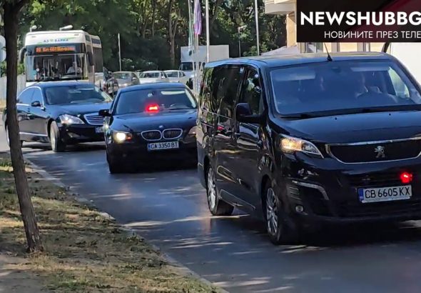 Кортежът на президента Радев и НСО блокира Варна_ десетки коли на властта парализираха движението